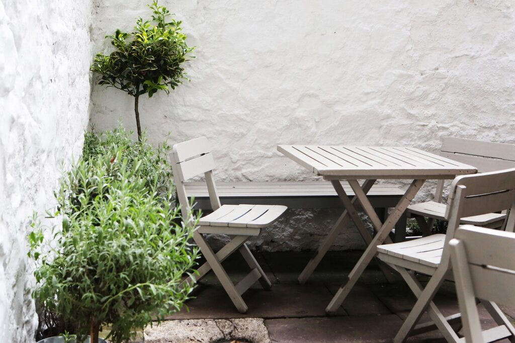 Terrasse Stühle Möbel Pflanzen Die Gartensaison ist eröffnet Terrassentraum leicht gemacht